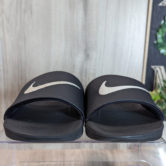 2017 Nike Junior Black White Kawa Slides Sandals Juniors size 6 - Picture 8 of 12